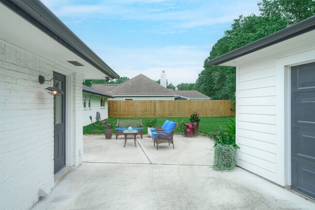 Building Photo - 3607 Hickory Hill Ln