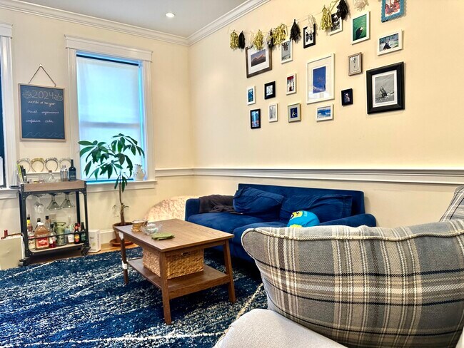 Building Photo - 27 Glenville Ave