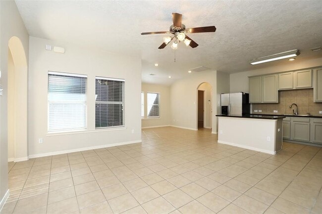 Building Photo - 8231 Gran Villa Dr