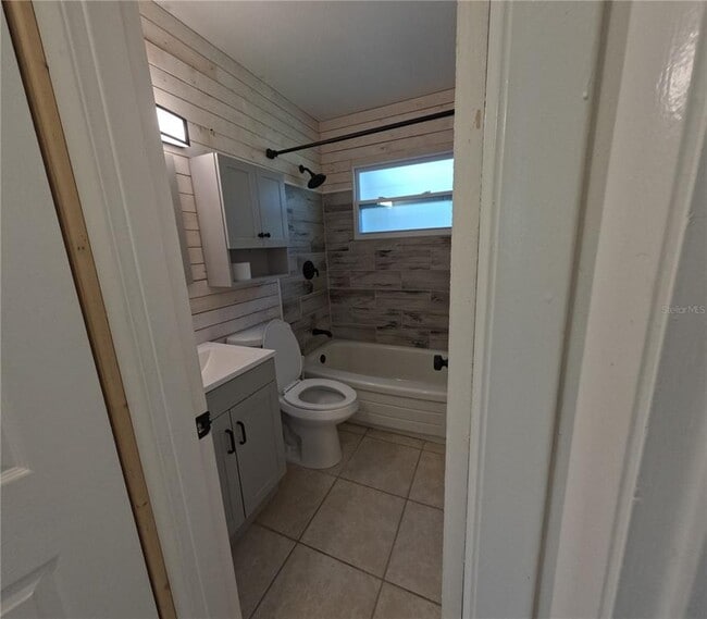 Building Photo - 809 Plumosa Ave