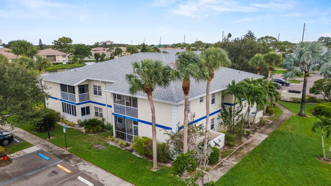 Primary Photo - 1507 SE Royal Green Cir