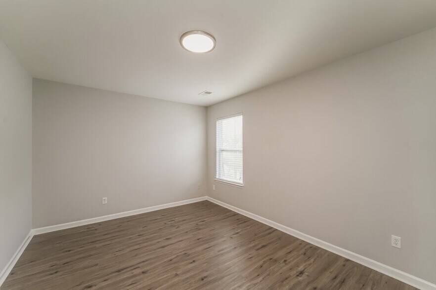 Building Photo - 701 Hicklin Dr