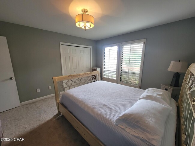 Building Photo - 633 Amberjack Dr