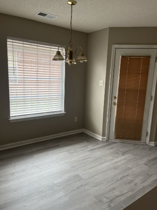 Building Photo - Charming 3-Bedroom Home in Memphis – Styli...
