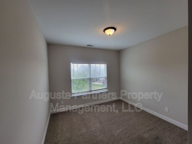 Building Photo - 257 Tulip Dr