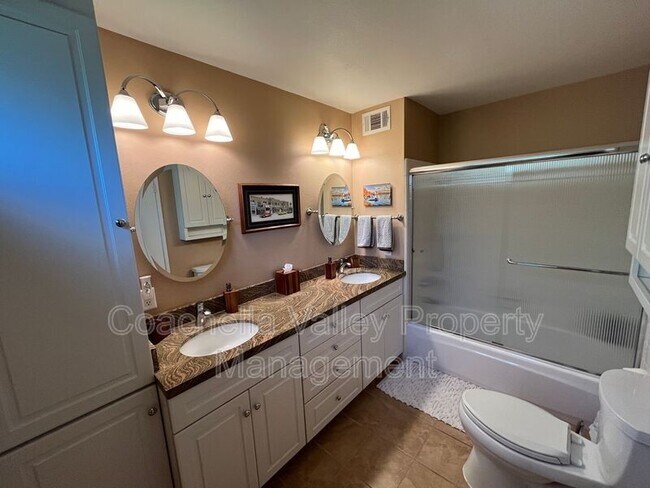 Building Photo - 643 N Vía Acapulco