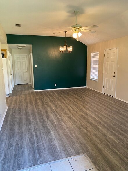 Building Photo - 2918 W Parnell St