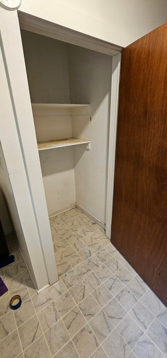 Building Photo - 38 River St