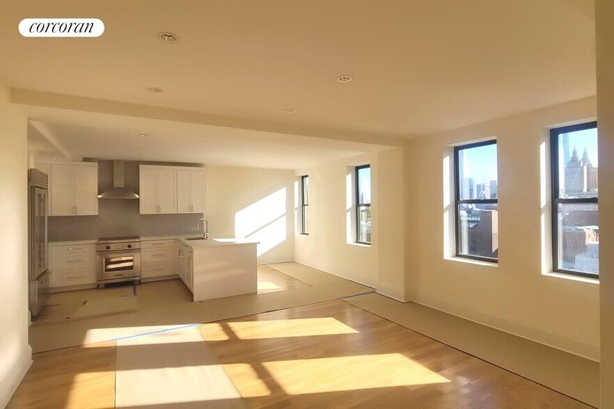 Building Photo - 45 W 81st St