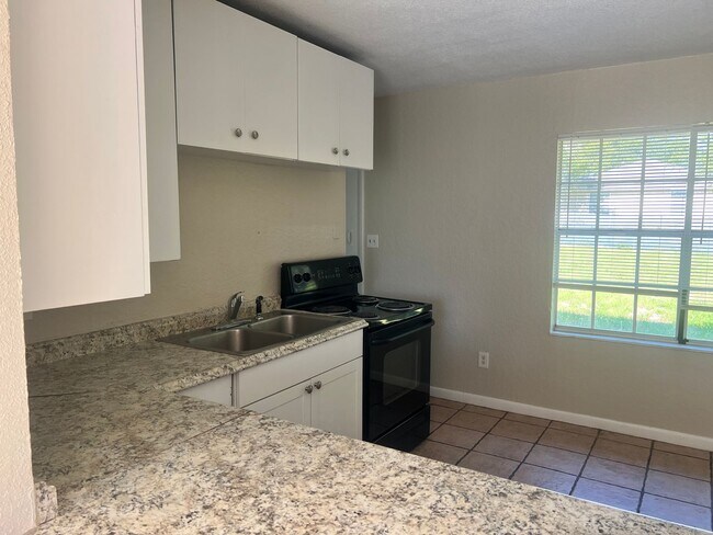 Building Photo - Lovely 3 Bedroom / 1 Bath  Rental Home In Orange City Now Available