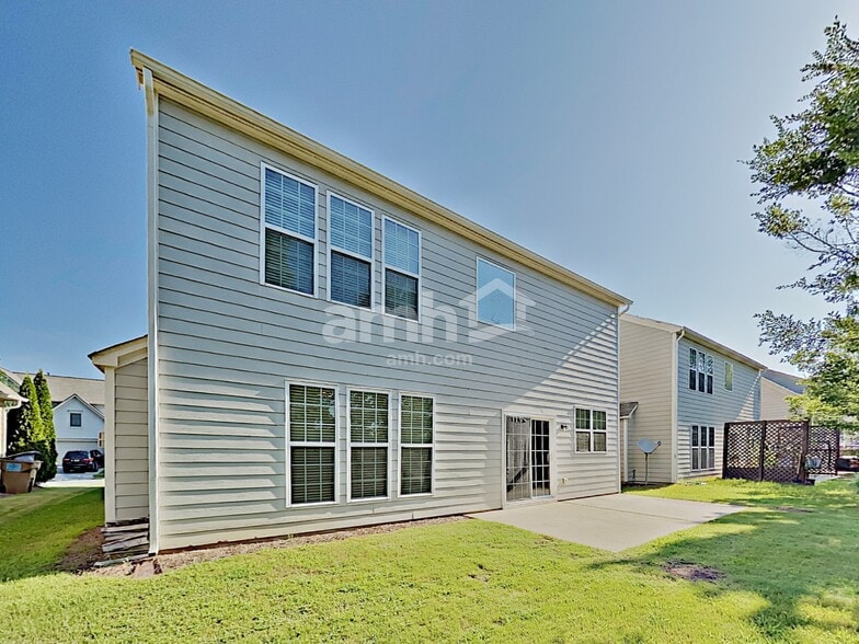 Building Photo - 818 Poplar Ter