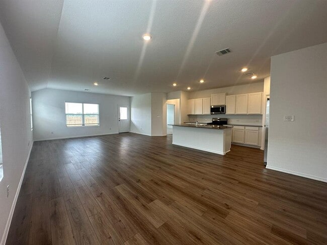 Building Photo - 121 Seminole Dr