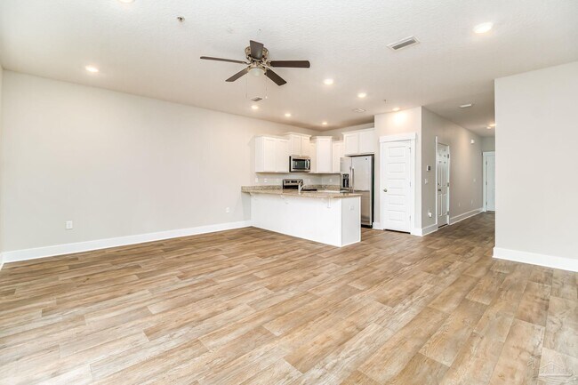 Building Photo - 1528 Farragut Way