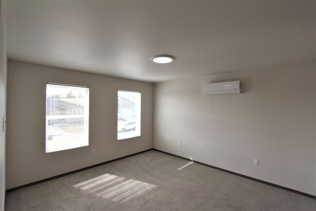 Building Photo - Modern design 3-bed, 2.5 bath duplex available.