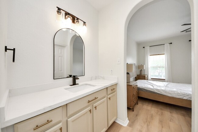 Building Photo - 527 Little River Ct