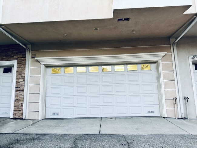 2 car garage - 4118 W Kling St