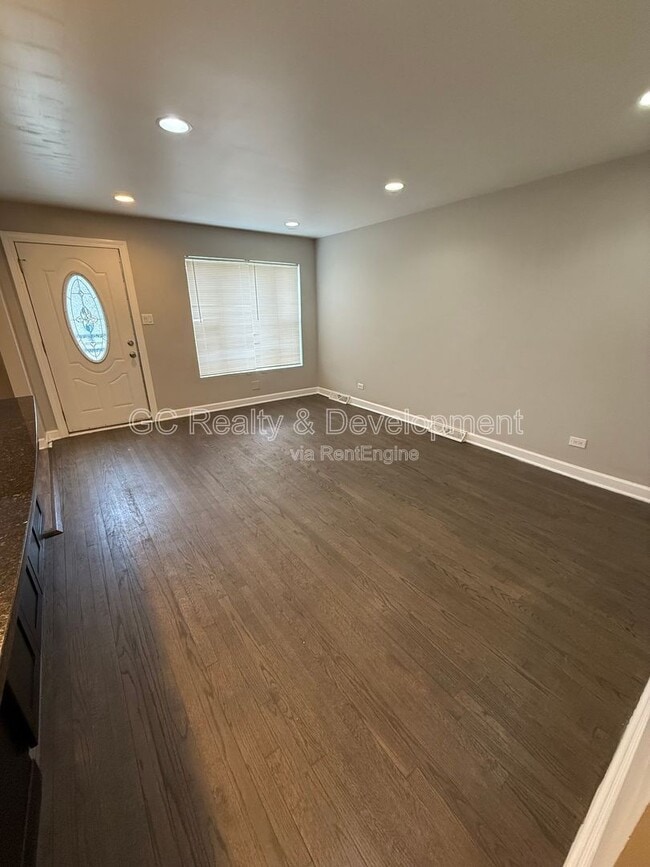 Building Photo - 9110 S Essex Ave