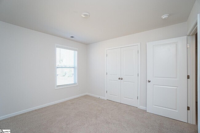 Building Photo - 204 Reynard Trl