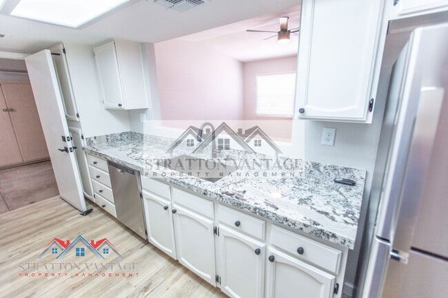 Building Photo - 2929 E Broadway Rd