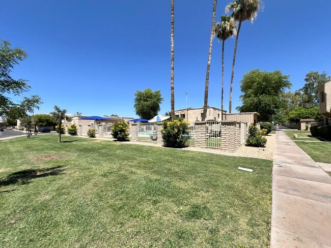 Building Photo - UPDATED 2 story townhome FOR RENT  **SAVE ...