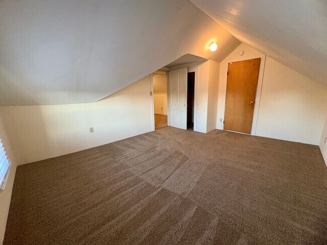 Building Photo - 519-5195 S Market St