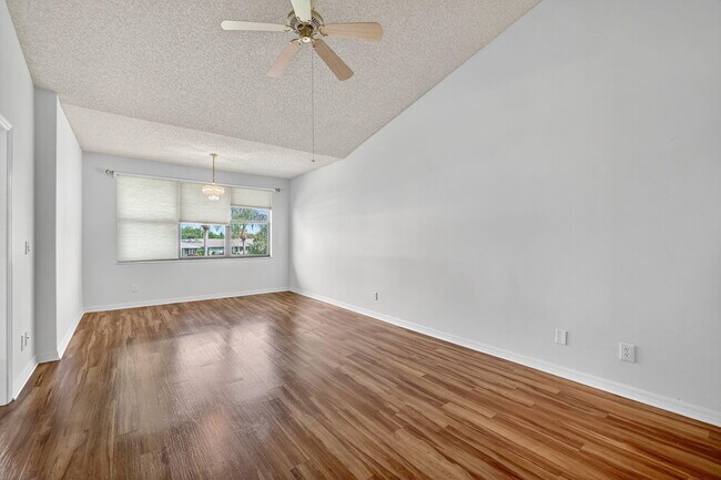 Building Photo - 6101 SE Landing Way