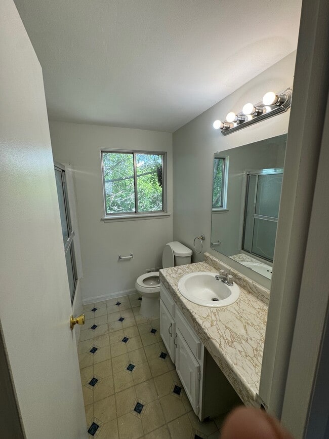 Building Photo - 105 S Christine Cir