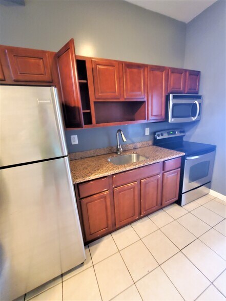 Building Photo - 1826 N Bouvier St