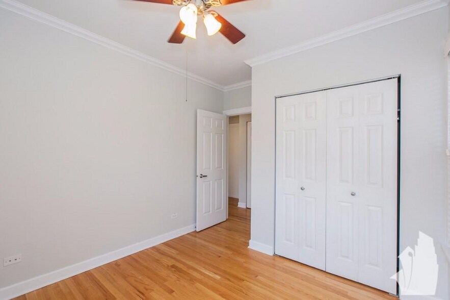 Building Photo - 628 W Roscoe St