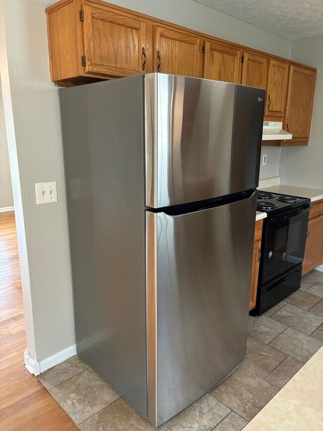 Building Photo - **NEW PRICE**   **New Paint**   **New Carpet**  Ready for YOU!!