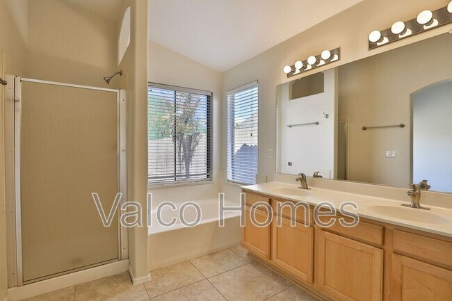 Building Photo - 6450 W Saddlehorn Rd