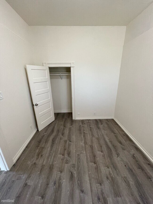 Building Photo - 723 27th St