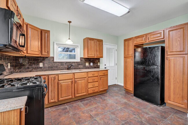 Building Photo - 7070 Winona Ave