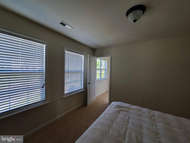 Building Photo - 233 Kanter Dr