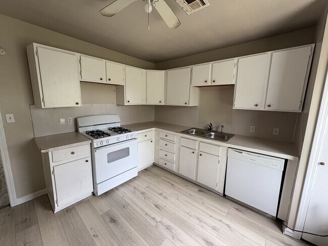 Building Photo - 240 East 30th St N