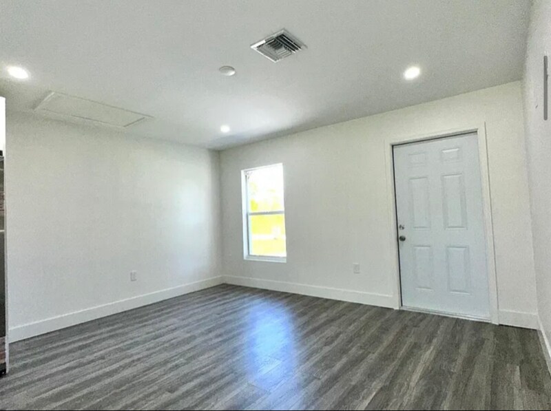 Building Photo - 1949 Quintero Ln