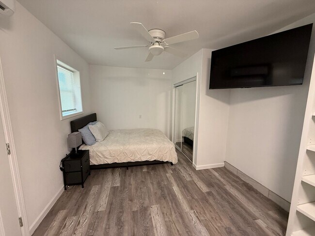 Building Photo - 420 E 47th St