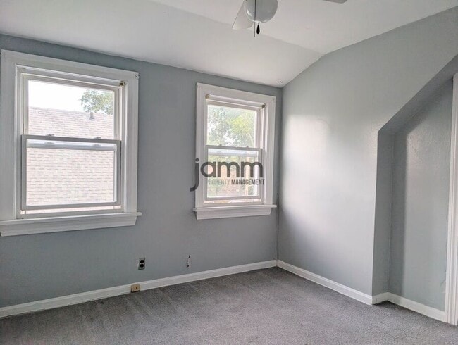 Building Photo - 1257 W Clifton Blvd