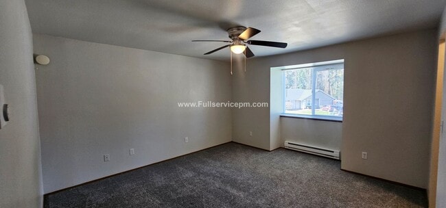 Building Photo - Beautiful duplex apt. on Quiet culdesac