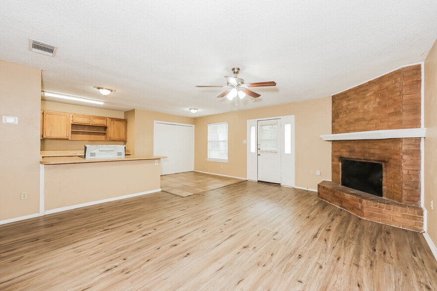 Building Photo - 6109 Springwood Dr