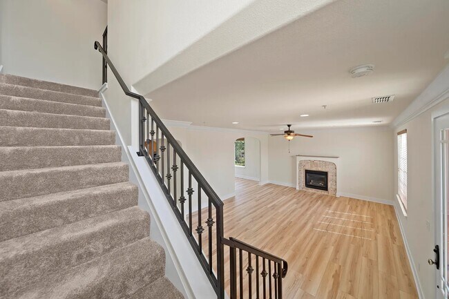 Building Photo - 5592 Diamond Ridge Dr