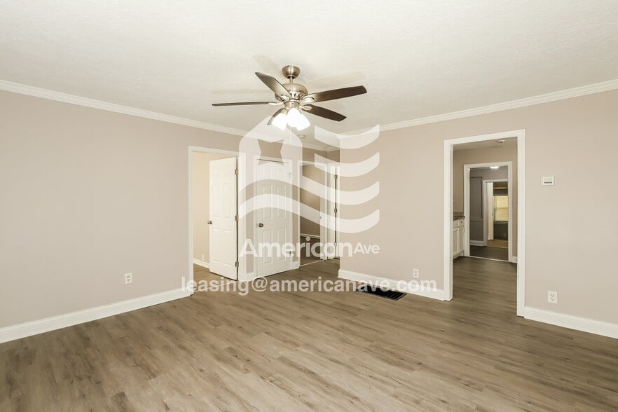 Building Photo - 3810 E 53rd Terrace