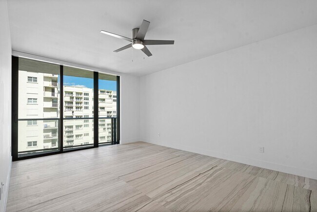 Building Photo - 730 N Ocean Blvd