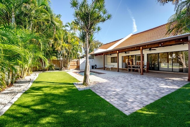 Building Photo - 665 Jeffery St