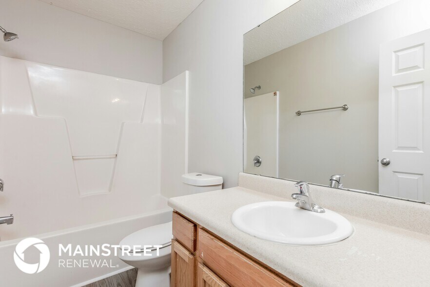 Building Photo - 2016 Spring Creek Dr