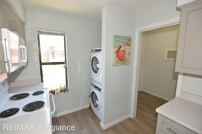 Building Photo - 2 br, 2 bath House - 939 RUDEE COURT