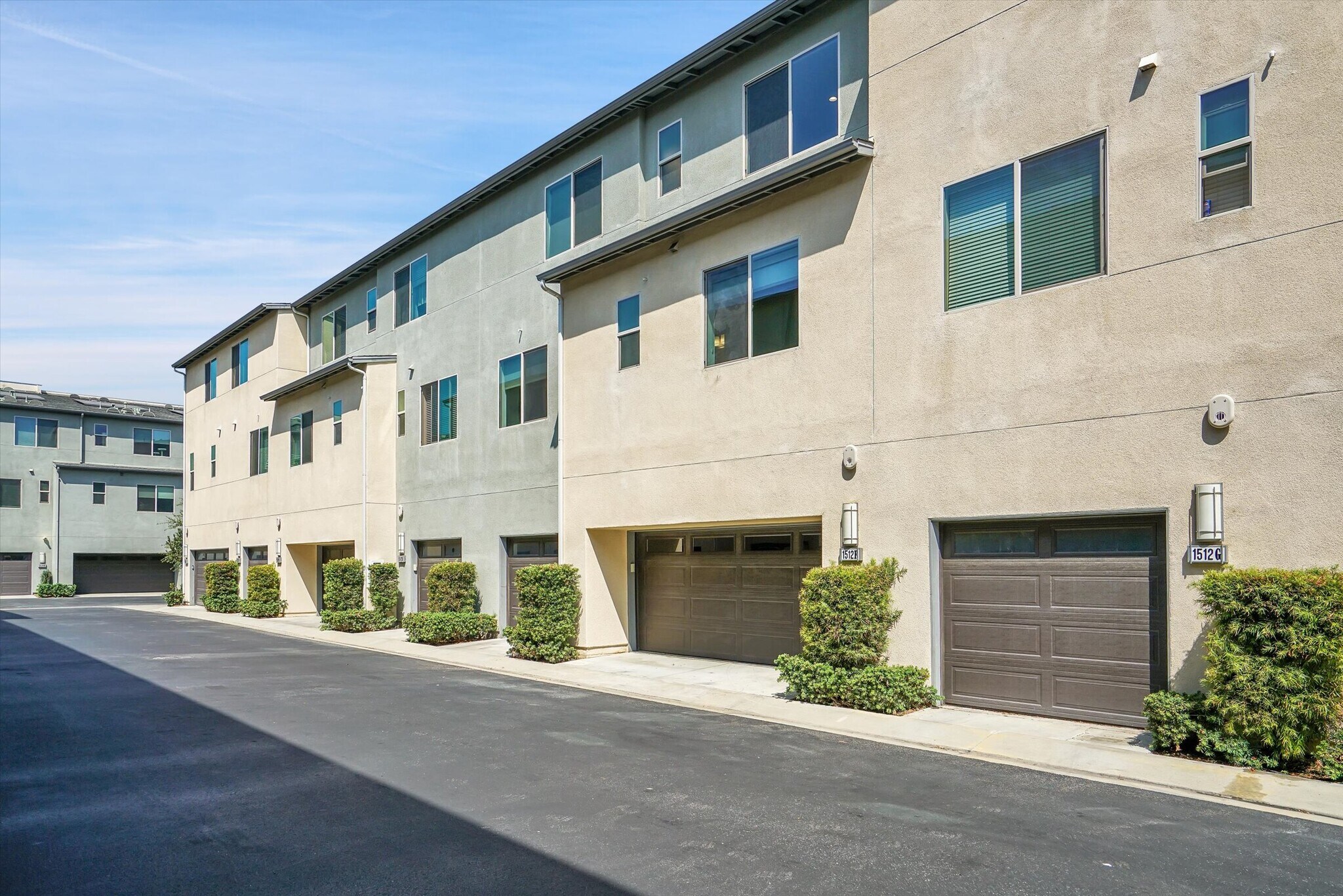 Building Photo - 1512 W Artesia Sq