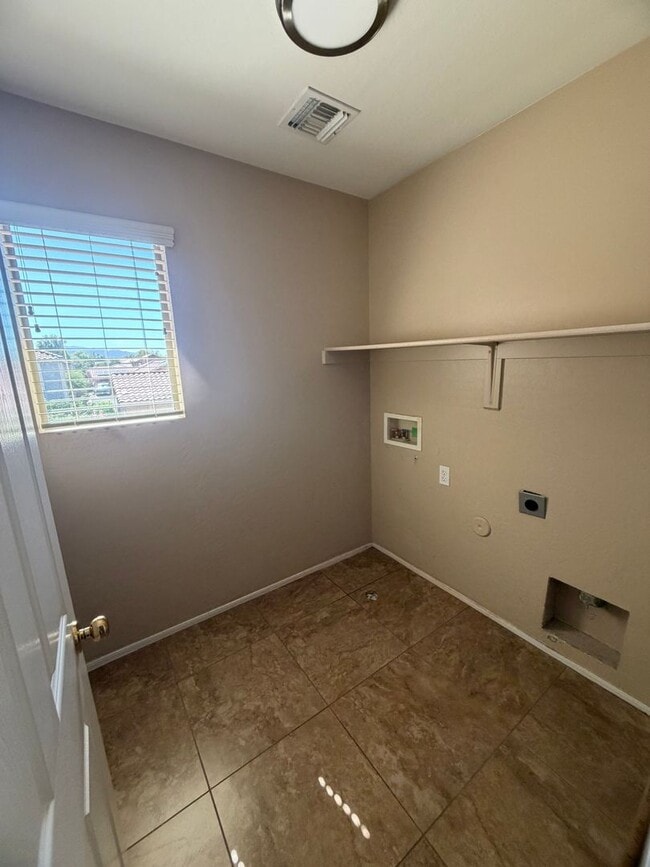 Building Photo - Beautiful Surprise Home with large loft and extra living room space