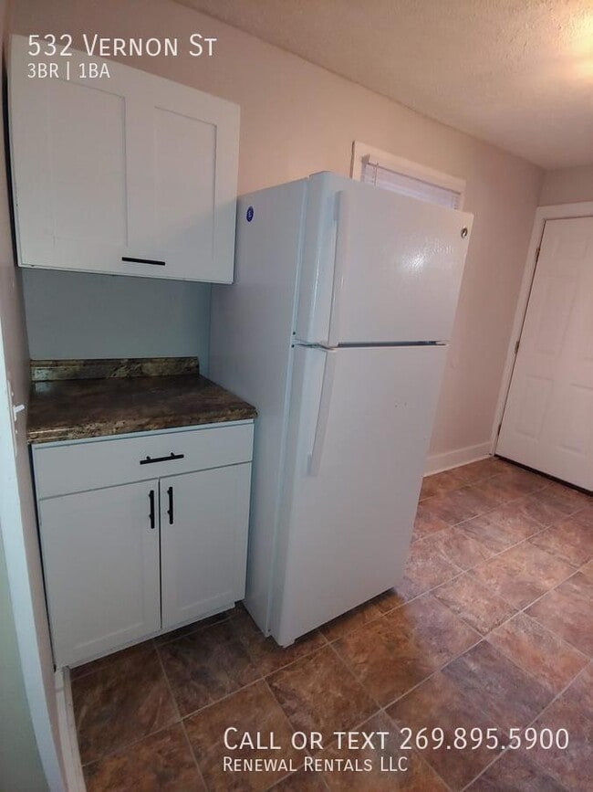 Building Photo - 532 Vernon St