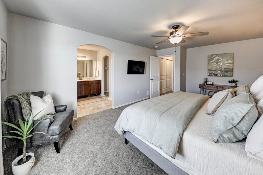 Building Photo - 7604 Sand Lake Heights